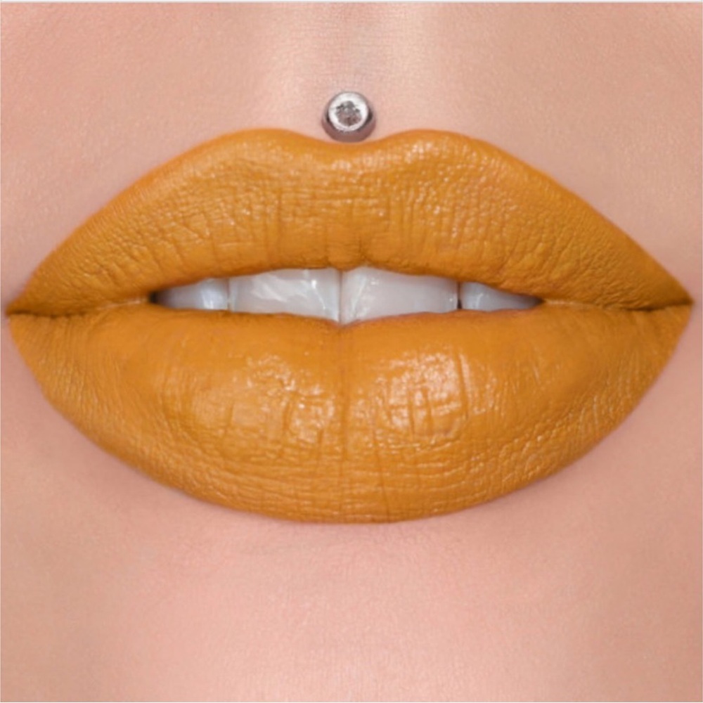 NIB Jeffree Star Velvet Trap in Extending the Olive Branch